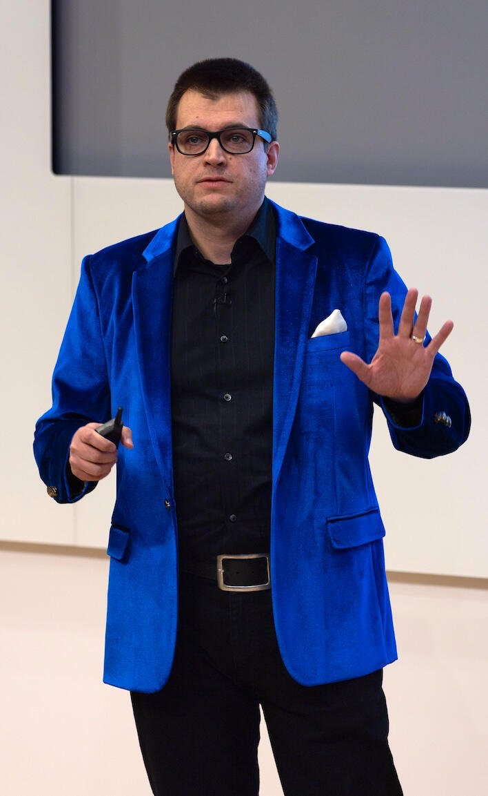 Andreas Welsch AI advisor and keynote speaker headshot